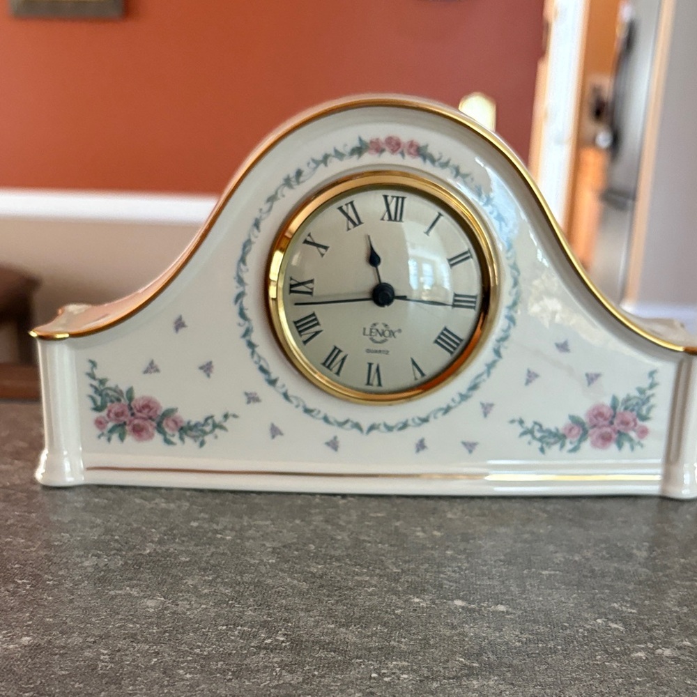 Lenox - Roses, Elegant Floral Clock with Gold Trim